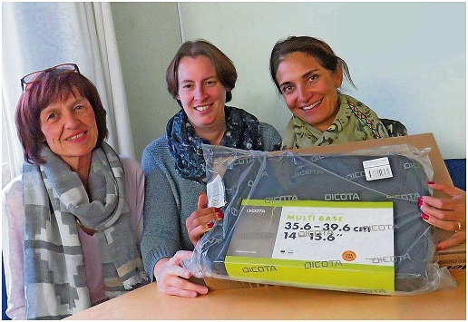 Renate Müll, Stefanie Bieneck und Susanne Oppermann bei der Spendenübergabe. Bild Imme Rieger.